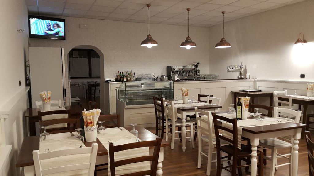 Albergo Pizzeria Sole Сан-Джованни-Лупатото Экстерьер фото