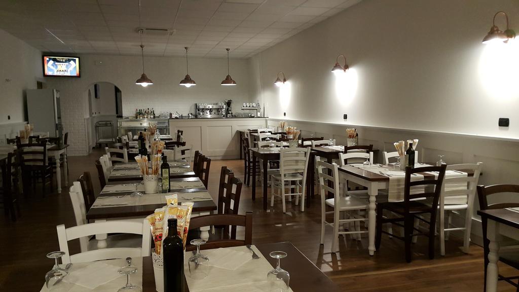 Albergo Pizzeria Sole Сан-Джованни-Лупатото Экстерьер фото