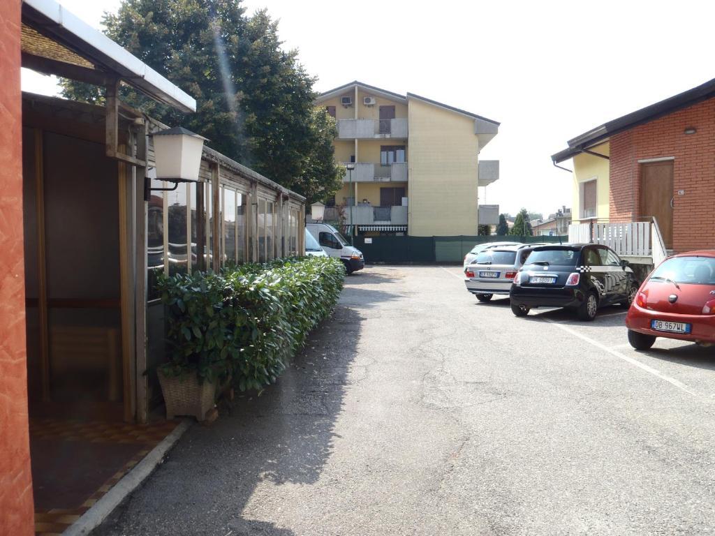 Albergo Pizzeria Sole Сан-Джованни-Лупатото Экстерьер фото